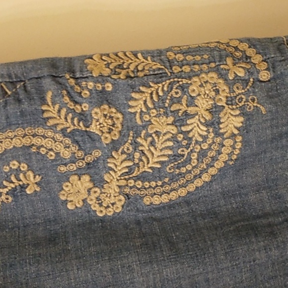 Liz Claiborne Shorts blue jean look 100% cotton with embroidery. - Picture 4 of 5